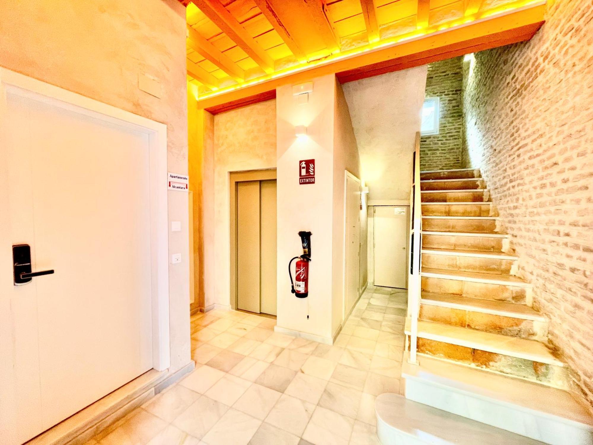 Click Triana Apartment Sevilla Exteriör bild